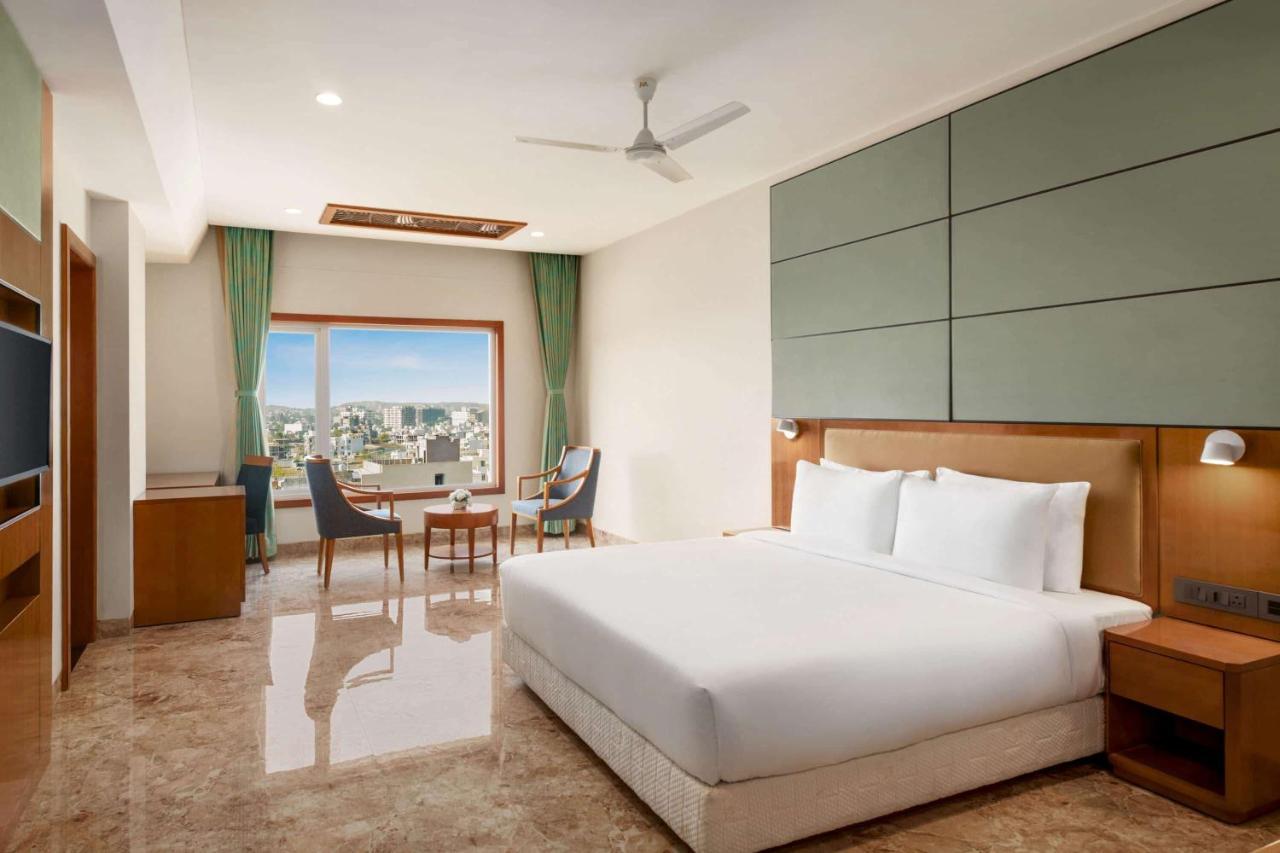 Howard Johnson By Wyndham Udaipur Roop Nagar Экстерьер фото